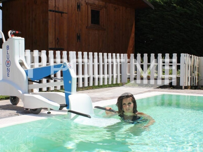 مصاعد حمامات السباحة للمعاقين