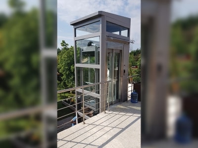 Kabinli - Teleskopik Kapalı Tip Engelli Platformu