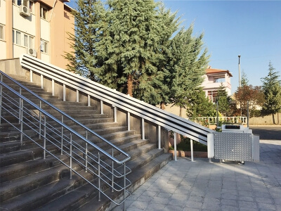 Лестничные подъемники для инвалидов прямого типа